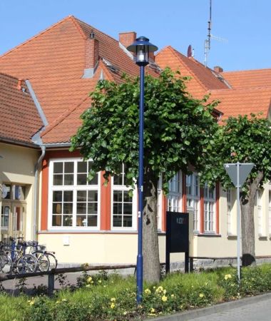 Erlebt die Geschichte der Usedomer Eisenbahn: Von den ersten Dampfloks bis zur heutigen Usedomer Bäderbahn. Spannende Einblicke im Eisenbahnmuseum Zinnowitz.