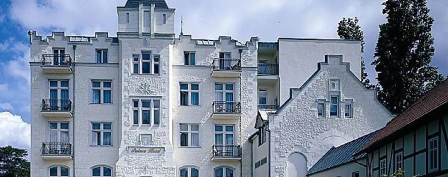 Usedom Palace Zinnowitz – klassisch elegante Fassade für euren stilvollen Ostseeurlaub