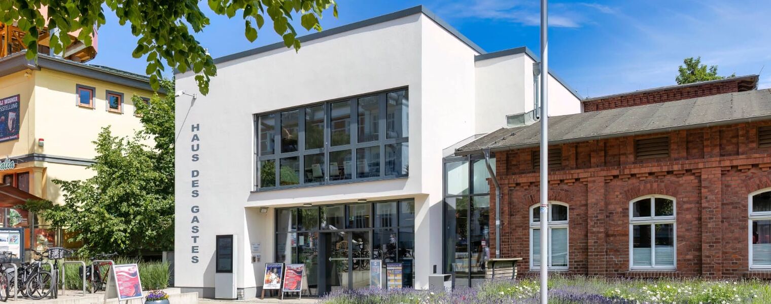 Haus des Gastes in Zinnowitz mit Infos für euren perfekten Ostseeurlaub – Service und Tipps der Kurverwaltung Zinnowitz