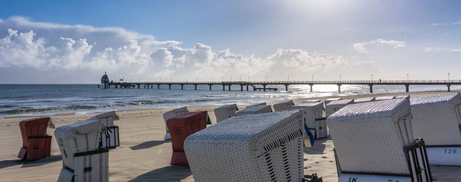 Entspannt am feinen Sandstrand von Zinnowitz sitzen – Kurabgabe sorgt für nachhaltigen Ostseeurlaub: Hier informieren!