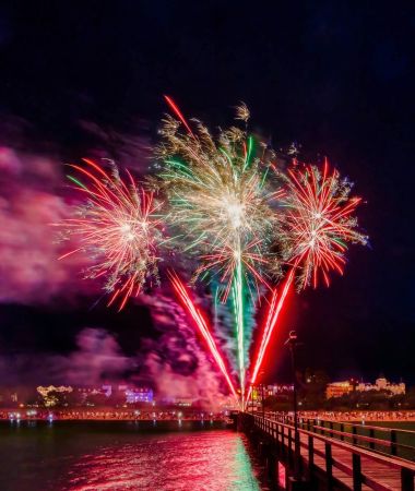 Spektakuläres XXL-Feuerwerk über der Ostsee zum Tag der Deutschen Einheit – feierlicher Höhepunkt in Zinnowitz und ganz Usedom