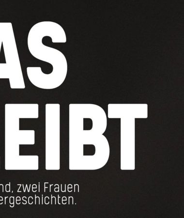 Was bleibt ist ein Kneipenabend voller Theater: Zwei Frauen, viele Erinnerungen & echte Emotionen. Jetzt in der Blechbüchse live erleben!