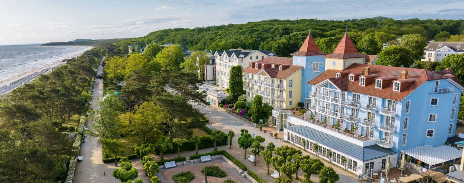 Strandpromenade & Meerblick / Zinnowitz Luftaufnahme der Strandpromenade in Zinnowitz mit Meerblick und Bäderarchitektur – entspanntes Flanieren und Urlaub an der Ostsee