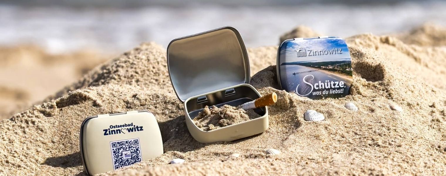 Nachhaltiger Strandaschenbecher am Ostseestrand / Zinnowitz Schütze, was du liebst! Kleiner und wieder verwendbarer Strandaschenbecher am Ostseestrand, für einen sauberen Urlaub am Meer.
