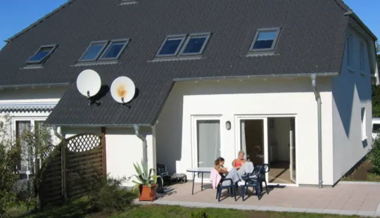 Sonnige Terrasse im Ferienhaus Estrella in Zinnowitz – entspannte Momente im Ostseeurlaub
