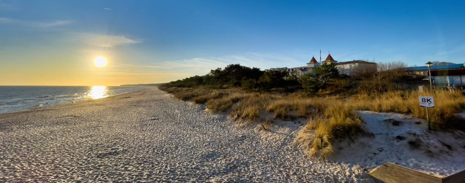 Feiner, sauberer Strand in Zinnowitz mit klarer Ostsee – umweltfreundlicher Ostseeurlaub dank Blauer Flagge