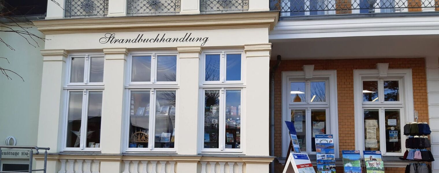 Strandbuchhandlung an der Strandpromenade in Zinnowitz – Bücher schmökern mit Meeresrauschen und Urlaubsfeeling