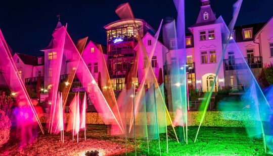 Magische Stimmung beim Feenfeuer – leuchtende Fantasie, Musik und Märchenatmosphäre in Zinnowitz
