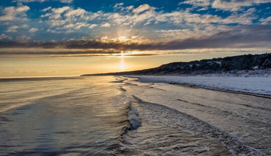 Die eisig kalte Ostsee beim Eisbaden in Zinnowitz erleben – erfrischender Nervenkitzel für Mutige