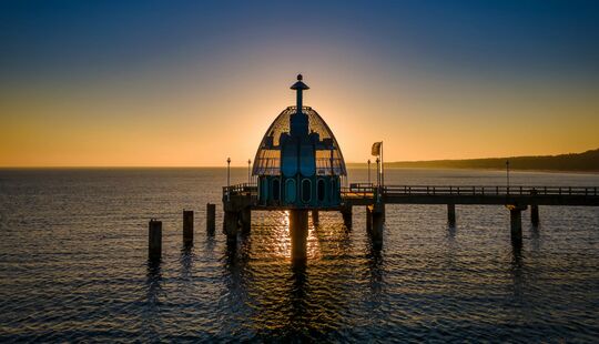 Erlebt eine geführte Tour durch Zinnowitz mit Besuch der Seebrücke und Tauchgondel – spannende Entdeckungen im Ostseeurlaub und Infos zur Geschichte
