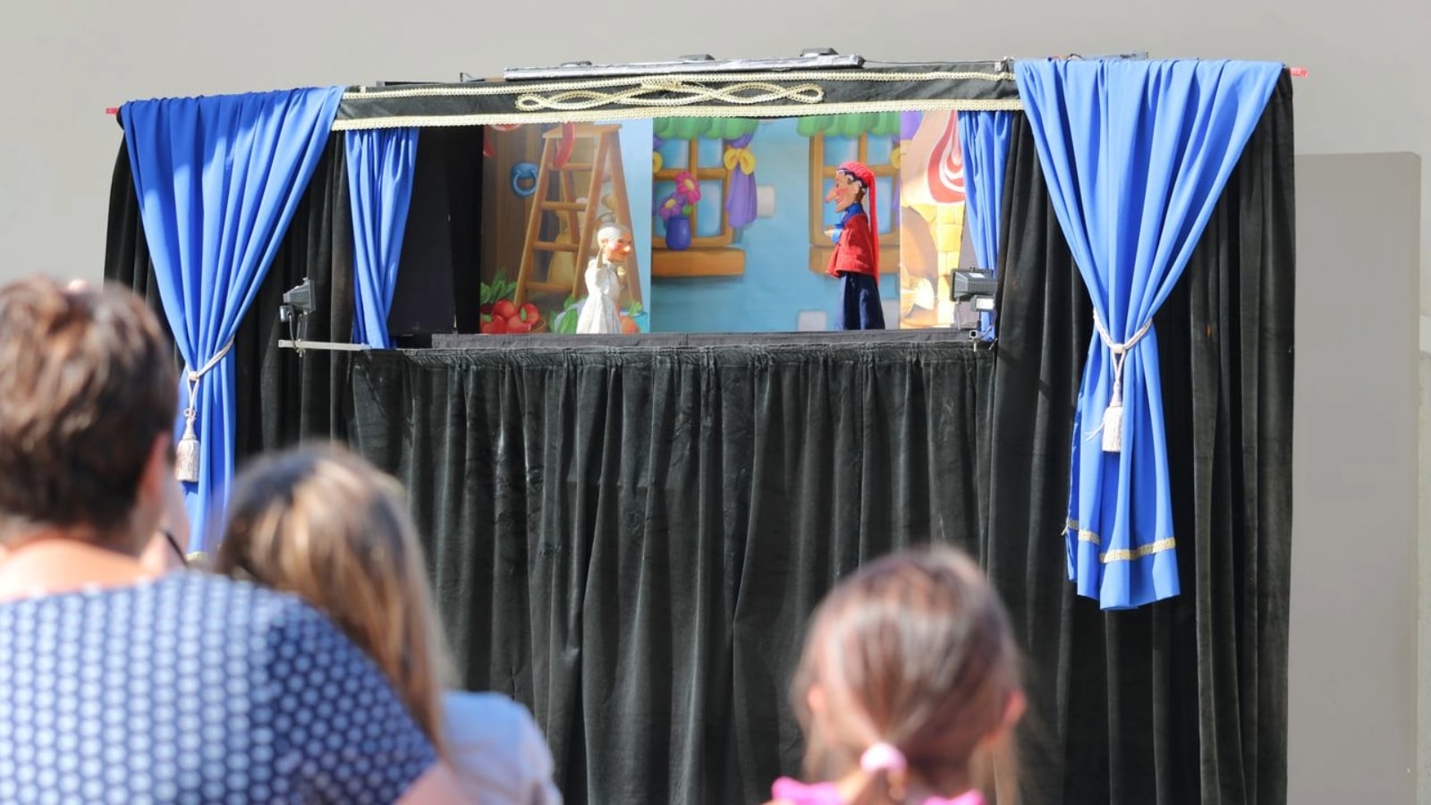 Buntes Kaspertheater in Zinnowitz sorgt für strahlende Kinderaugen – familienfreundliche Unterhaltung im Ostseeurlaub an der Kozertmuschel