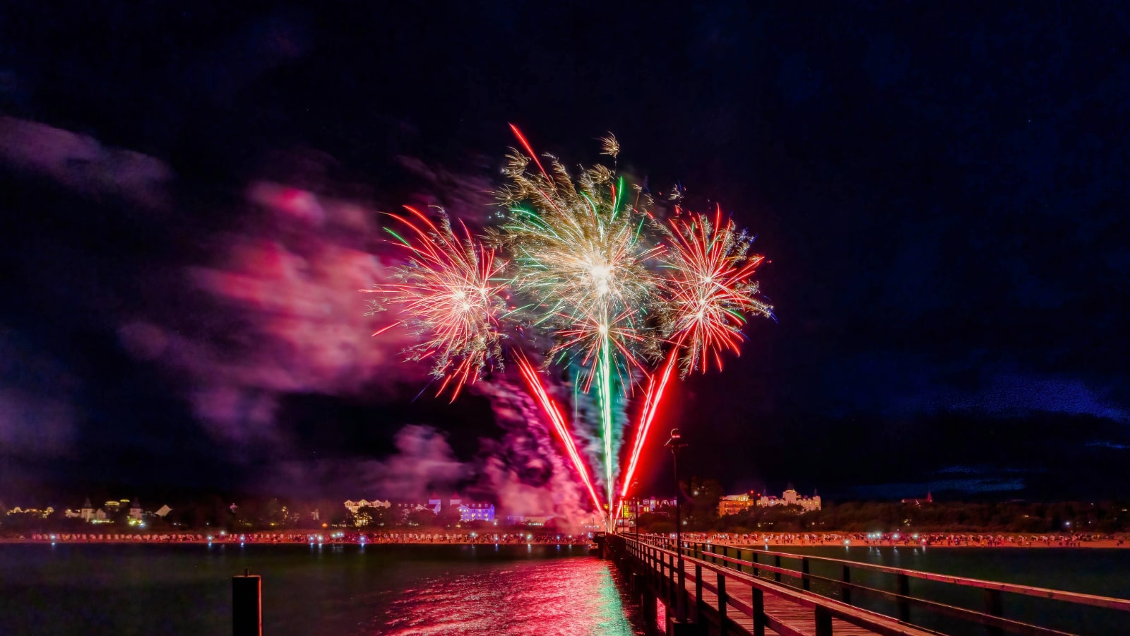 Spektakuläres XXL-Feuerwerk über der Ostsee zum Tag der Deutschen Einheit – feierlicher Höhepunkt in Zinnowitz und ganz Usedom