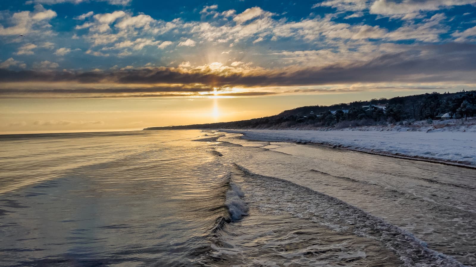 Die eisig kalte Ostsee beim Eisbaden in Zinnowitz erleben – erfrischender Nervenkitzel für Mutige
